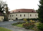 Stedoesk muzeum v Roztokch u Prahy 
(klikni pro zvten)